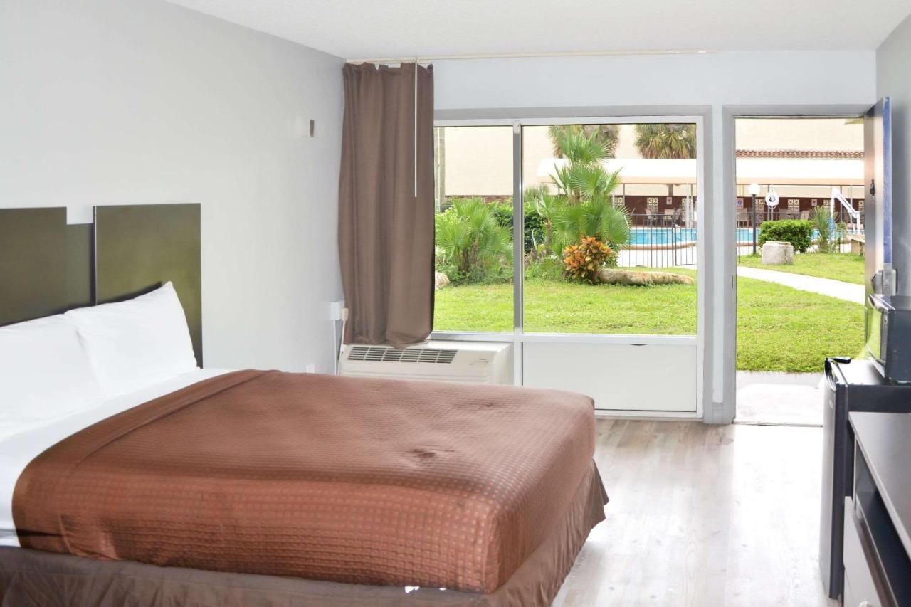 Rodeway Inn Sun City Center Eksteriør bilde